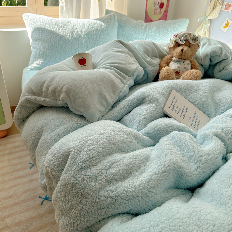 Sherpa ziemas četrdaļīgs gultas veļas komplekts – saglabā siltumu, iekļauj segas pārklāju, palagu un spilvenu vāciņus