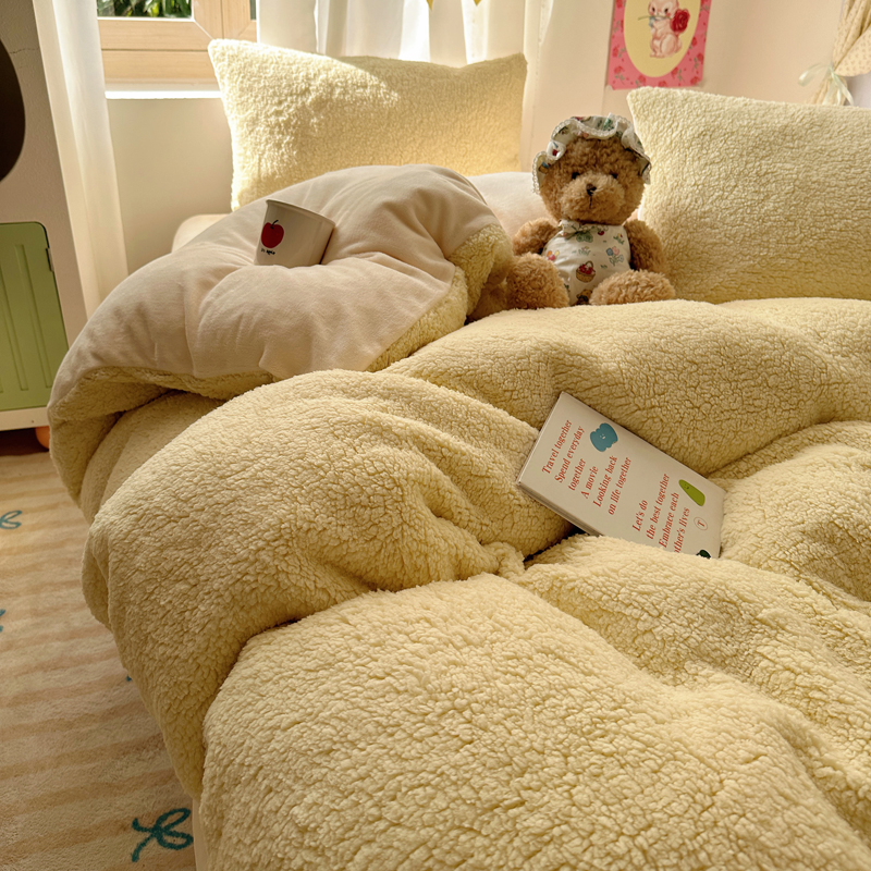 Sherpa ziemas četrdaļīgs gultas veļas komplekts – saglabā siltumu, iekļauj segas pārklāju, palagu un spilvenu vāciņus