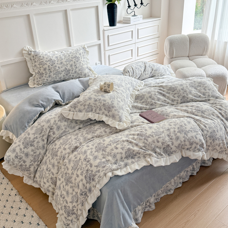 Milk velvet gultas veļas komplekts - Franču princeses stils, četrdaļīgs komplekts, ziedu raksts