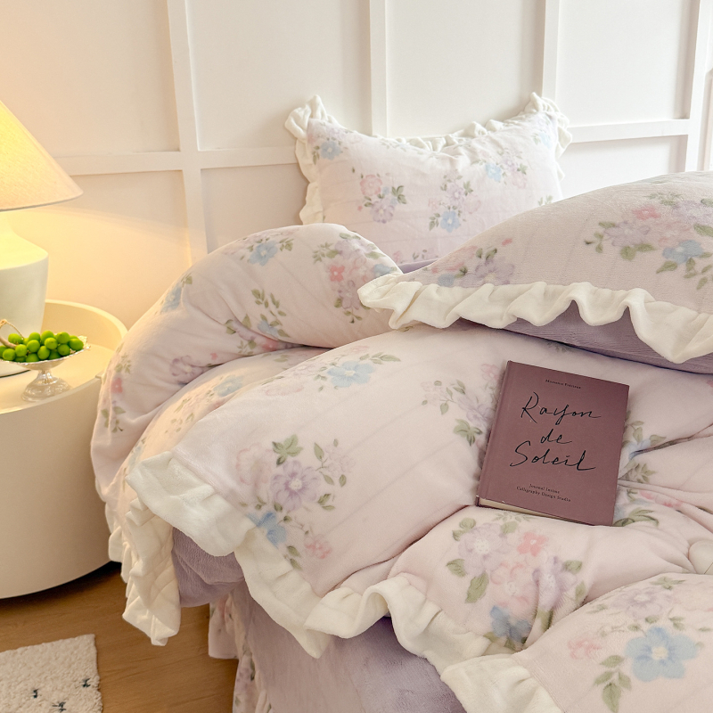 Milk velvet gultas veļas komplekts - Franču princeses stils, četrdaļīgs komplekts, ziedu raksts