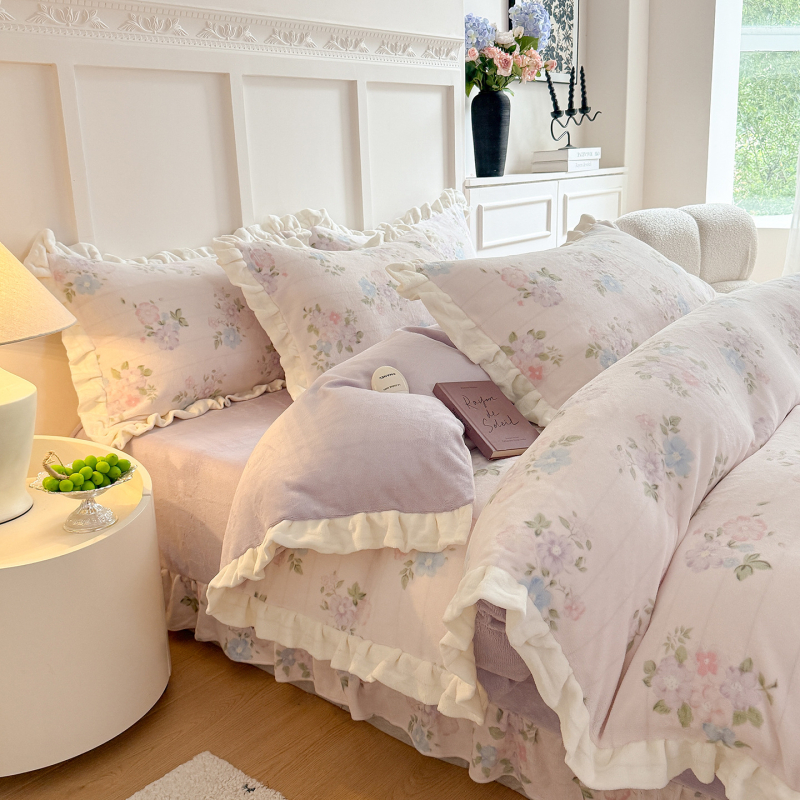 Milk velvet gultas veļas komplekts - Franču princeses stils, četrdaļīgs komplekts, ziedu raksts