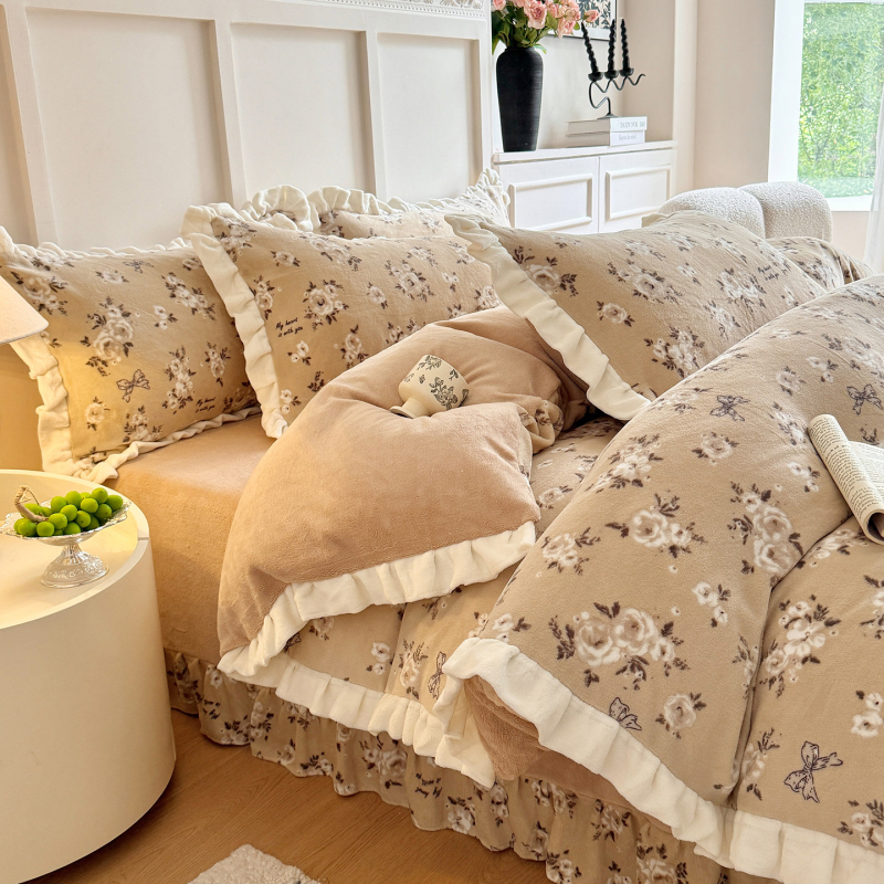 Milk velvet gultas veļas komplekts - Franču princeses stils, četrdaļīgs komplekts, ziedu raksts