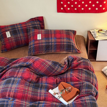 Četru daļu gultas komplekts ar Milk Velvet, abpusējs, svītru raksts, retro stils, svars 2500-3000 g