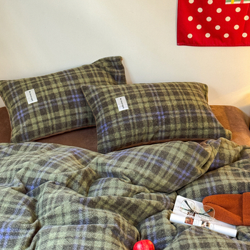 Četru daļu gultas komplekts ar Milk Velvet, abpusējs, svītru raksts, retro stils, svars 2500-3000 g