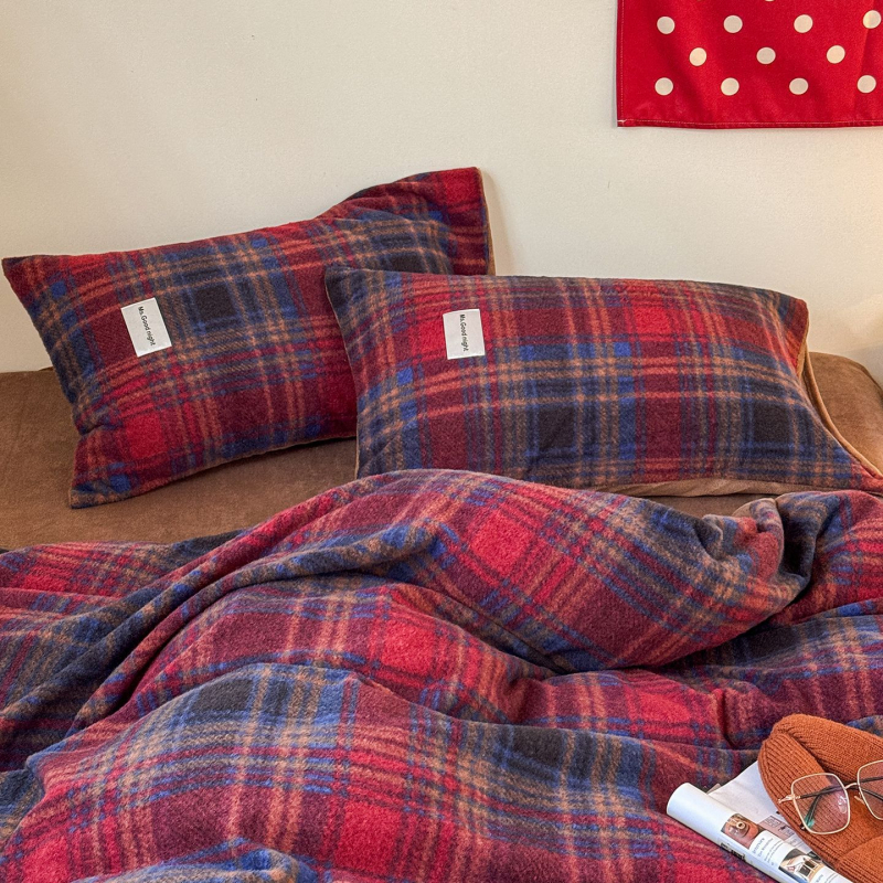 Četru daļu gultas komplekts ar Milk Velvet, abpusējs, svītru raksts, retro stils, svars 2500-3000 g