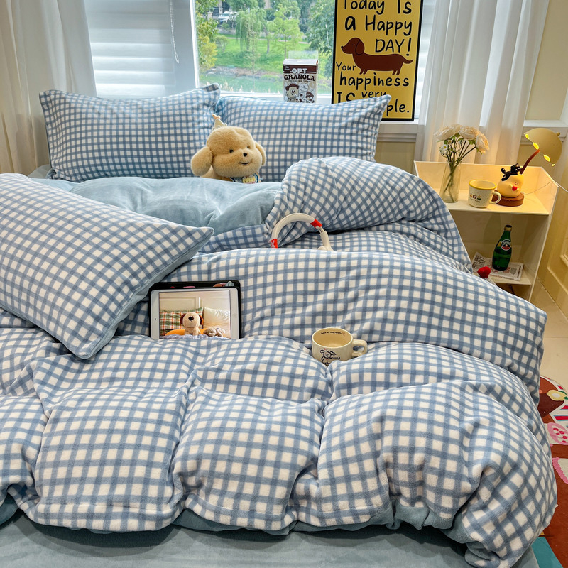 Milk velvet četrdaļīgs gultas komplekts, Muji stils, antistatiskas īpašības, raksts svītras vai kvadrāti