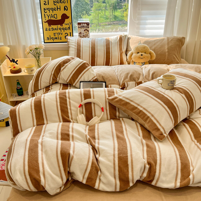 Milk velvet četrdaļīgs gultas komplekts, Muji stils, antistatiskas īpašības, raksts svītras vai kvadrāti