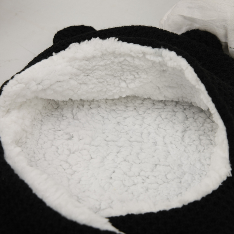 Zīdaiņu guļammaiss ar biezu pūkaino oderi, ārējais materiāls 100% akrils, quilt svars 300 g, dizains pret kāju sitieniem, silts ratiņiem