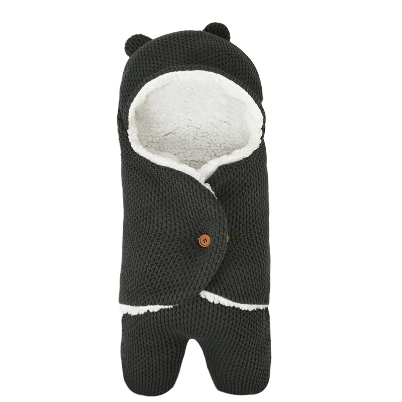 Zīdaiņu guļammaiss ar biezu pūkaino oderi, ārējais materiāls 100% akrils, quilt svars 300 g, dizains pret kāju sitieniem, silts ratiņiem