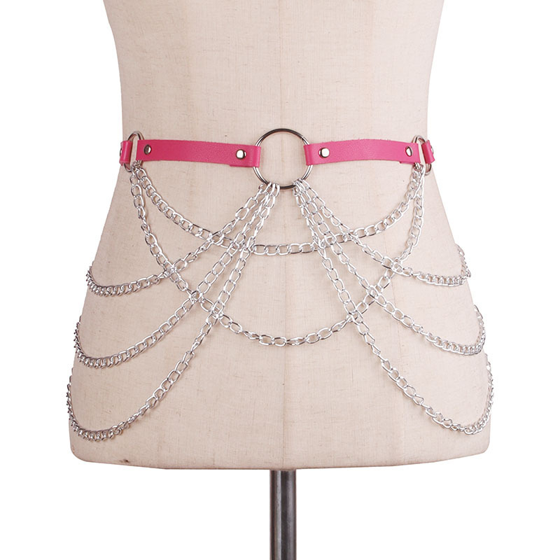 Iekšējā josta no mākslīgās ādas, universāls stils, daudzslāņu ar frančām un krustveida griezumiem, ar vienu sprādzi.