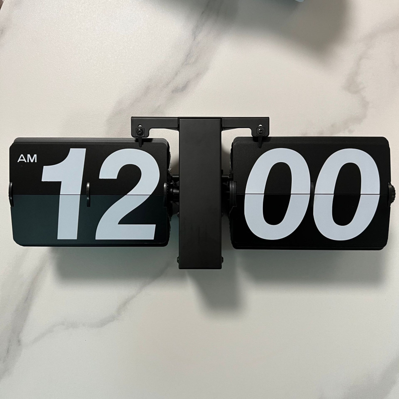 Fali óra, európai retro stílus, modell F018, kvarc mozgású (Németország), elemes.