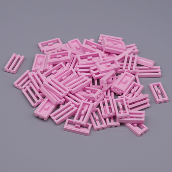 Arfos plokštė su kamuoliukais pilna mažų dalelių konstravimo blokelių — plastikas, mažos dalelės, jaunimui 15–35 m