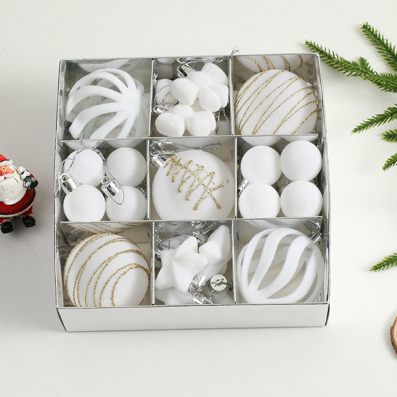 Ziemassvētku eglītes bumbiņas, velūra flokētas un apgleznotas (Zīmols: Art exhibition; Materiāls: plastika; Stils: viegls luksuss; Ražošana: sietspiede)