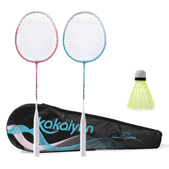 Badmintona rakete - rāmis no dzelzs sakausējuma, neilona stīgas, svars 95–100 g, roktura biezums G1, stieņa cietība ekstra cieta