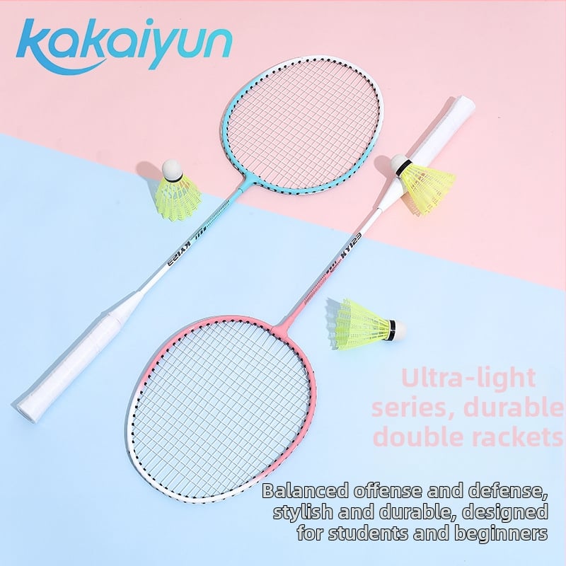 Badmintona rakete - rāmis no dzelzs sakausējuma, neilona stīgas, svars 95–100 g, roktura biezums G1, stieņa cietība ekstra cieta