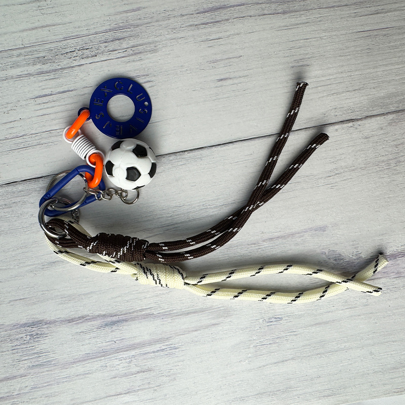 Breloc metalic cu motív rachetă, accesoriu sport pentru geantă, origine Hebei, lansare toamna 2025.