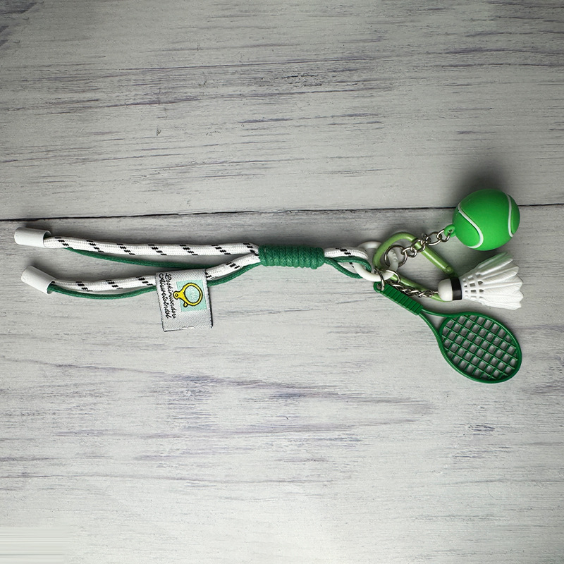 Breloc metalic cu motív rachetă, accesoriu sport pentru geantă, origine Hebei, lansare toamna 2025.