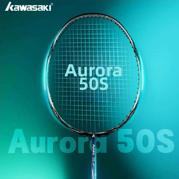 Kawasaki Aurora 50s badmintoni reket, kogu süsinikkiust raam, kaal 85-89 g, käepideme suurus G5, otsene löök, nailonistrungad