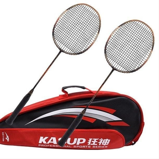 Badmintoni reket - süsinikkiust raam, kaal 95-100 g, ründav tüüp, kerge ja vastupidav, 2-osaline komplekt