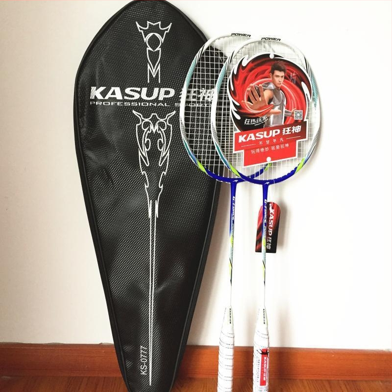 Badmintoni reket - süsinikkiust raam, kaal 95-100 g, ründav tüüp, kerge ja vastupidav, 2-osaline komplekt