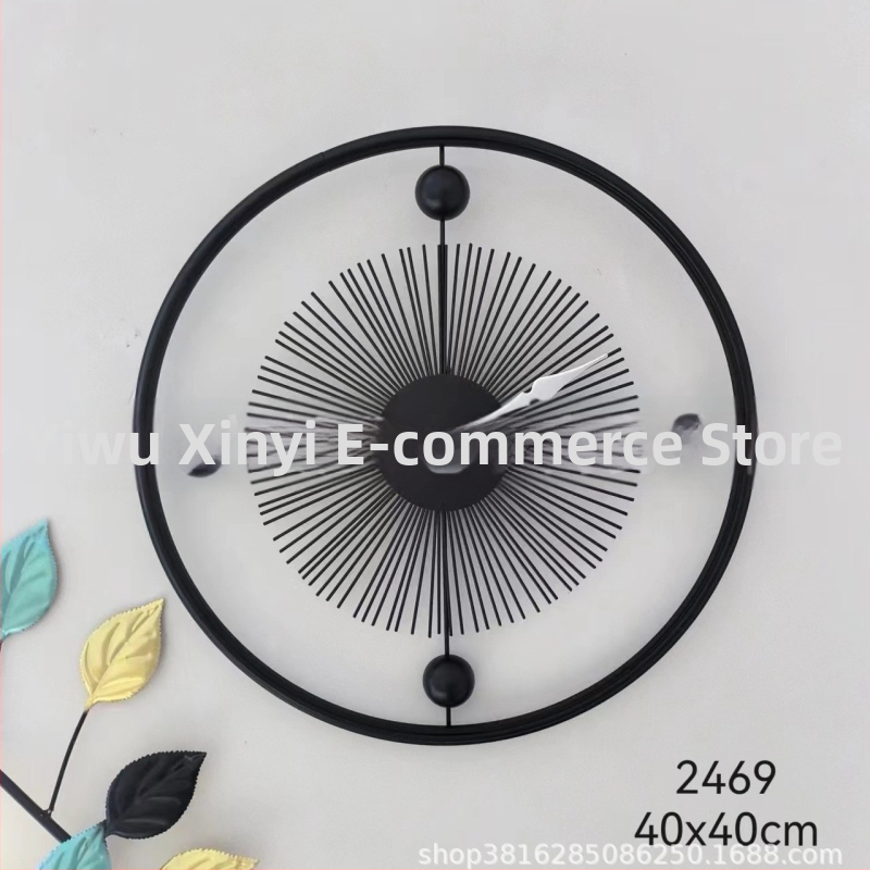 Fali óra fémből, kör alakú, elemmel működő, sweep seconds mozgás, analóg kijelző számokkal