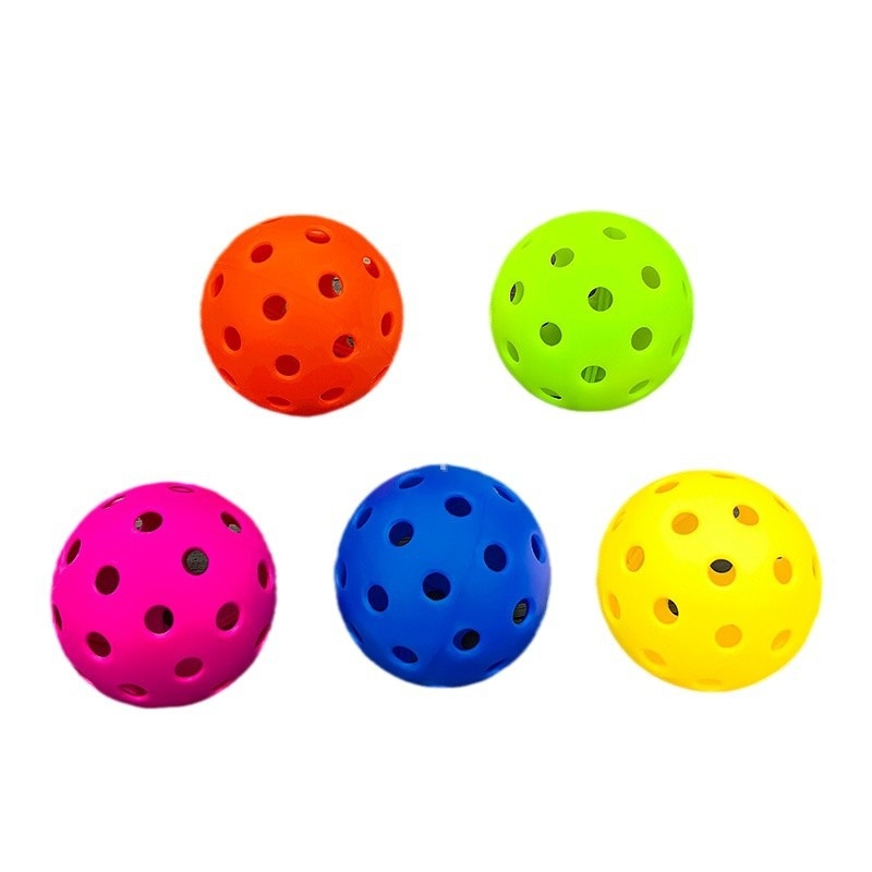 Viens spēlētājs pickleball treniņš ar 40 atverēm — komplekts ar auklu, PTE materiāls, ap 0,15 kg, iepakojums caurspīdīgā maisiņā