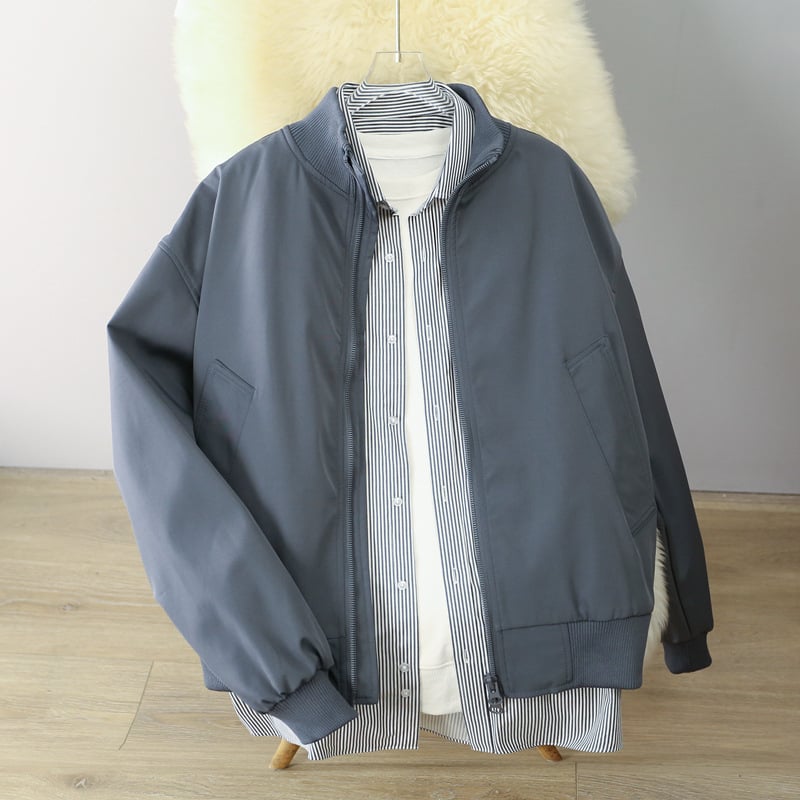 Férfi dzseki amerikai stílusban, álló gallérral, szűk szabás, poliészter-keverék anyag, őszi viseletre