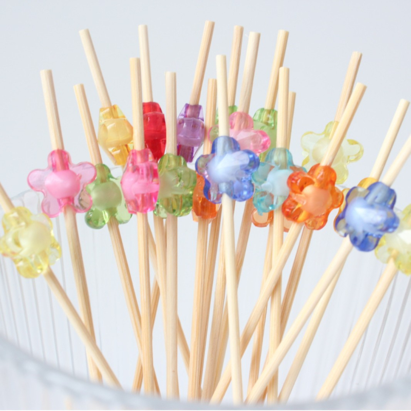 Vienkartiniai bambuko iešmeliai kokteiliams, 2 mm storio, logotipo spausdinimas įmanomas, apdorojimas ir pritaikymas, tinka vaisiams, duonai ir maisto dekoravimui