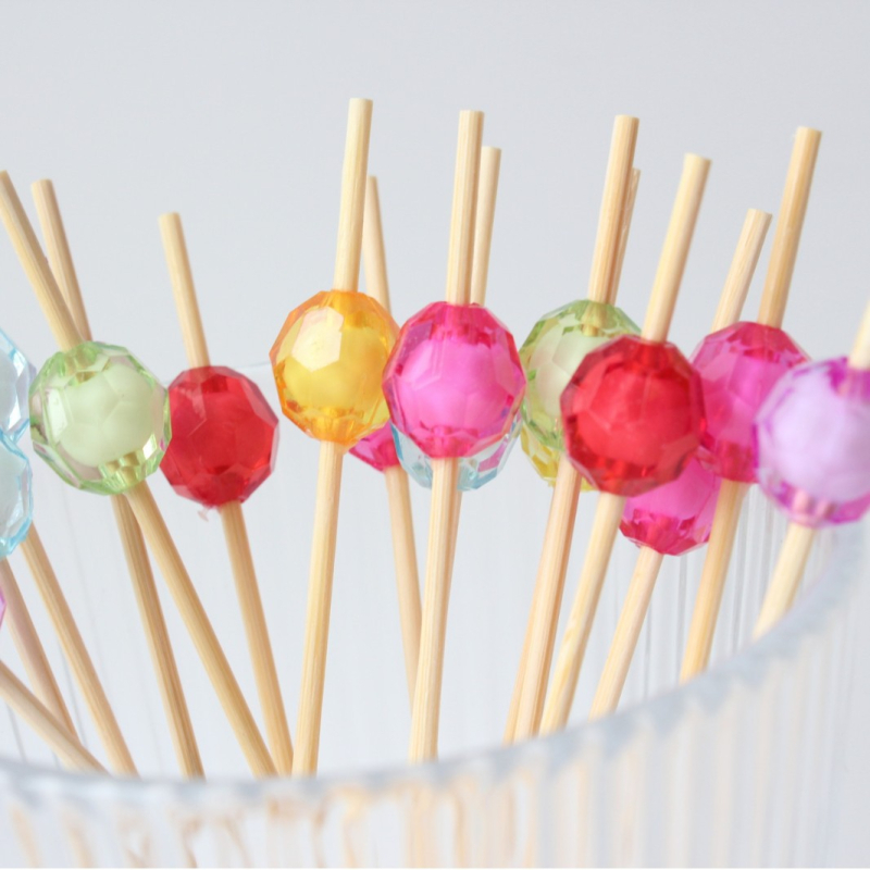 Vienkartiniai bambuko iešmeliai kokteiliams, 2 mm storio, logotipo spausdinimas įmanomas, apdorojimas ir pritaikymas, tinka vaisiams, duonai ir maisto dekoravimui