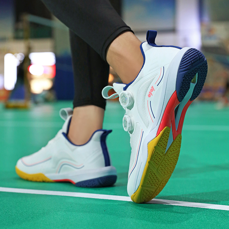 Badmintona kurpes ar oglekļa plāksni, tīklota augšdaļa, pretslīdes zole, Velcro aizdare, EVA vidējā zole – priekš badmintona un galda tenisa