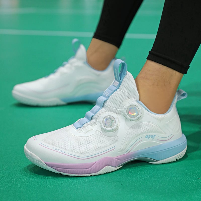 Badmintona kurpes ar oglekļa plāksni, tīklota augšdaļa, pretslīdes zole, Velcro aizdare, EVA vidējā zole – priekš badmintona un galda tenisa