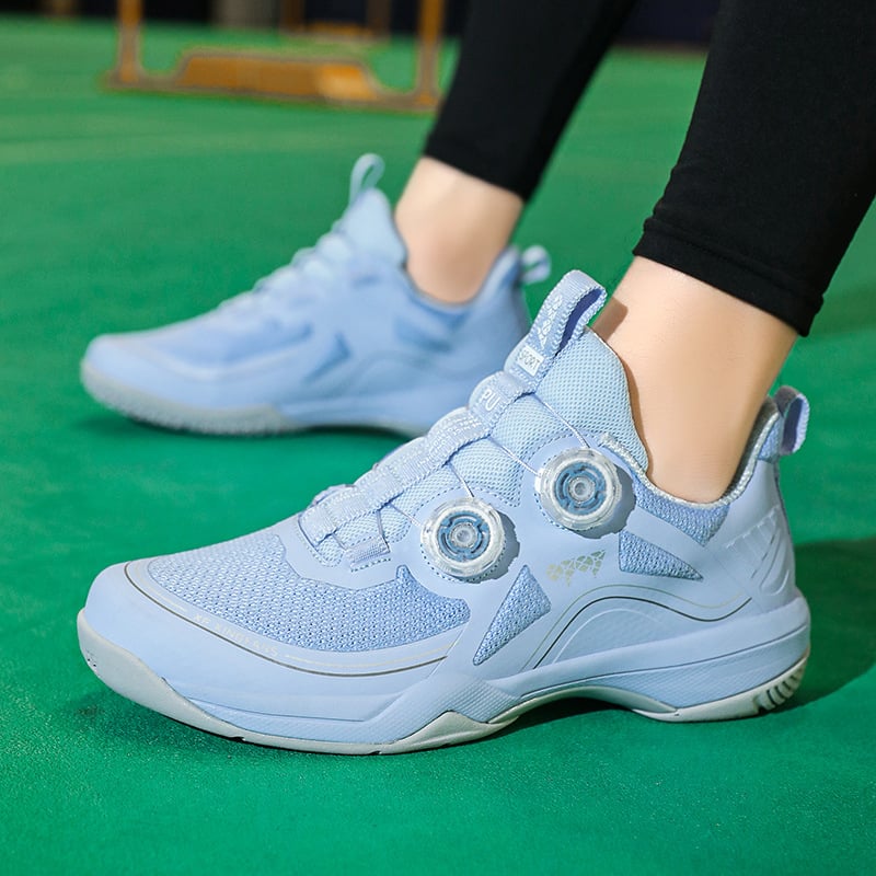 Badmintona kurpes ar oglekļa plāksni, tīklota augšdaļa, pretslīdes zole, Velcro aizdare, EVA vidējā zole – priekš badmintona un galda tenisa