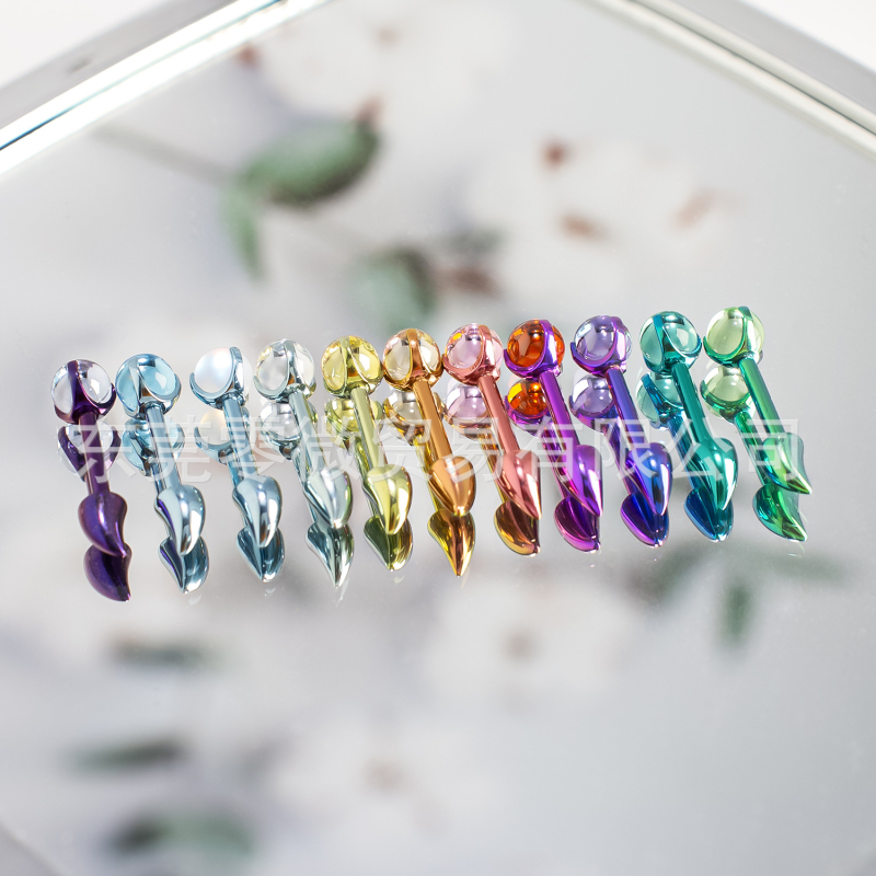 Naušnice s demonskim rogovima, geometrijski oblik, uložene kristalne kuglice, F136 titanij zlitina, unisex