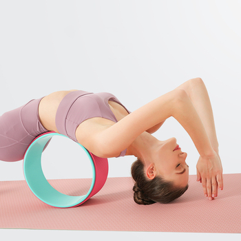 Run wild jogas rats muguras lejasdaļas izstiepšanai, atpakaļ-izliekumam un Pilates aplim – jogas palīgs