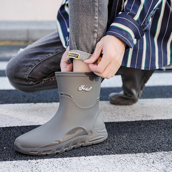Vīriešu lietus zābaki ar PVC augšējo daļu, neslīdoša ūdensnecaurlaidīga zole, vidējais garums līdz potītēm, iekšējā odere no mākslīgās pūkas