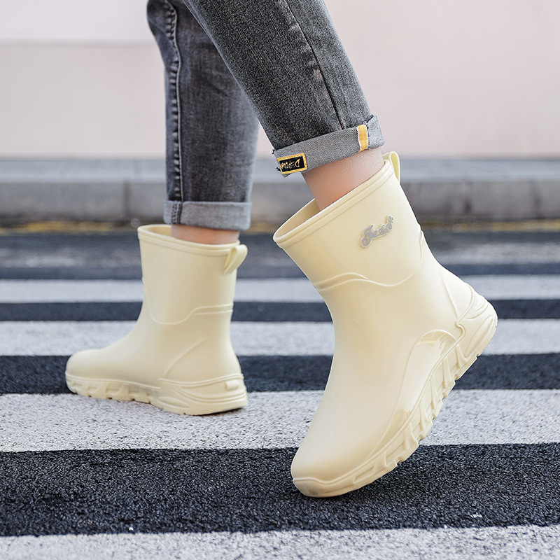 Vīriešu lietus zābaki ar PVC augšējo daļu, neslīdoša ūdensnecaurlaidīga zole, vidējais garums līdz potītēm, iekšējā odere no mākslīgās pūkas