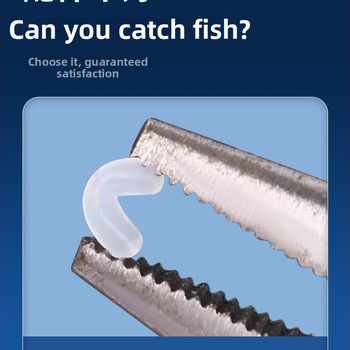 Zvejas piederumu komplekts ar āķiem, zvejas pavediens, atstarpe pērlītes, svina svarus un osmiņu formu gredzenus — viss vienā kastē