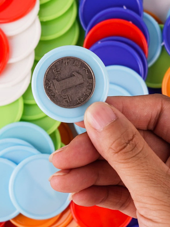 Plastičnoe male okrugle novčiće za nagrade u vrtiću — PP novčići sa 32 čipa, prilagodljivi logotipu, pakiranje 01