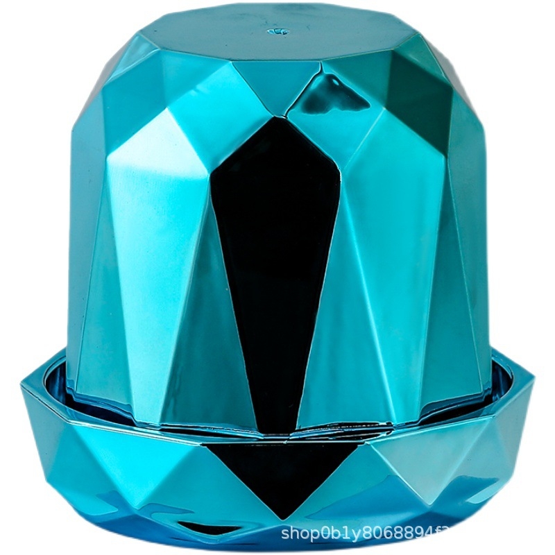 Täringukuppide komplekt alusega, kõrge kvaliteediga helisummutiga, plastikust konstruktsioon, 100 tk pakendis, kohandamise võimalus, sobib šahile ja kaardimängudele