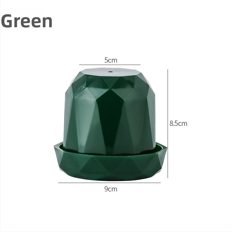 Täringukuppide komplekt alusega, kõrge kvaliteediga helisummutiga, plastikust konstruktsioon, 100 tk pakendis, kohandamise võimalus, sobib šahile ja kaardimängudele