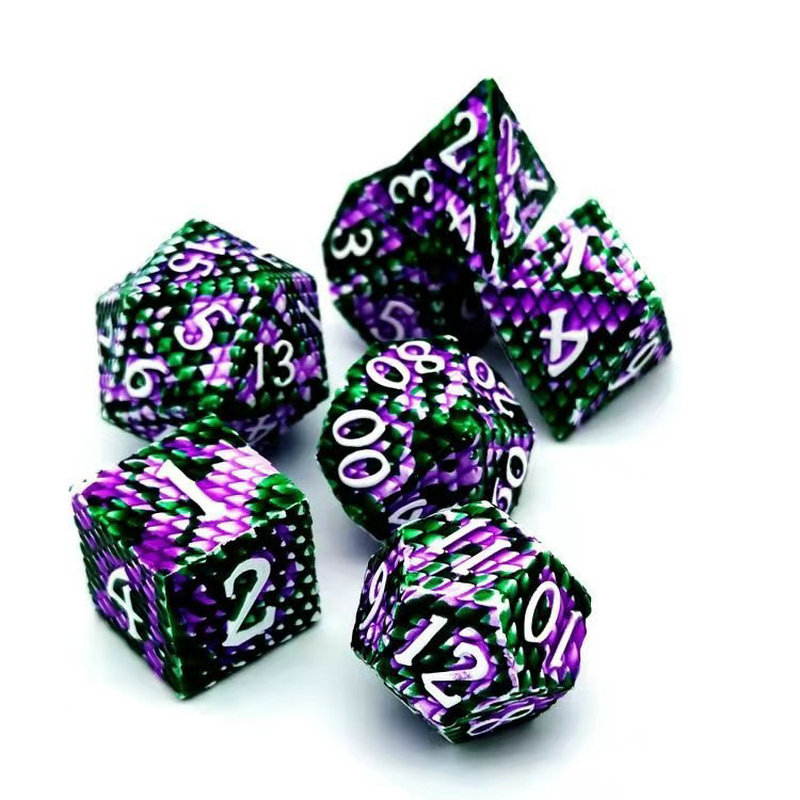 Metāla spēļu kauliņi no cinka sakausējuma, daudzfacētiska drakona zvīņu raksts, taisnstūra stila, iespējama pielāgošana, piemēroti šahām un spēlēm ar kartēm