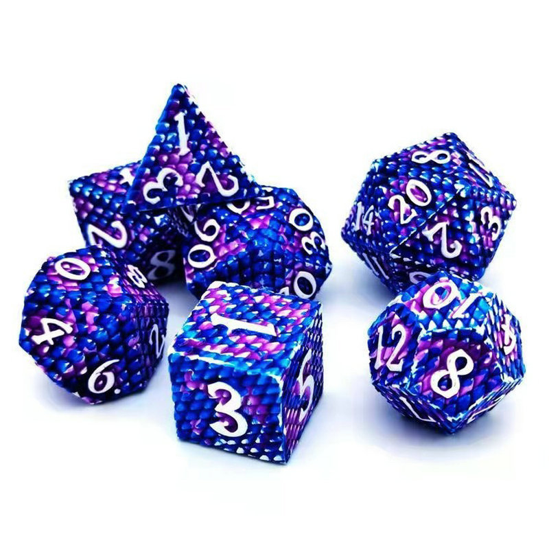 Metāla spēļu kauliņi no cinka sakausējuma, daudzfacētiska drakona zvīņu raksts, taisnstūra stila, iespējama pielāgošana, piemēroti šahām un spēlēm ar kartēm