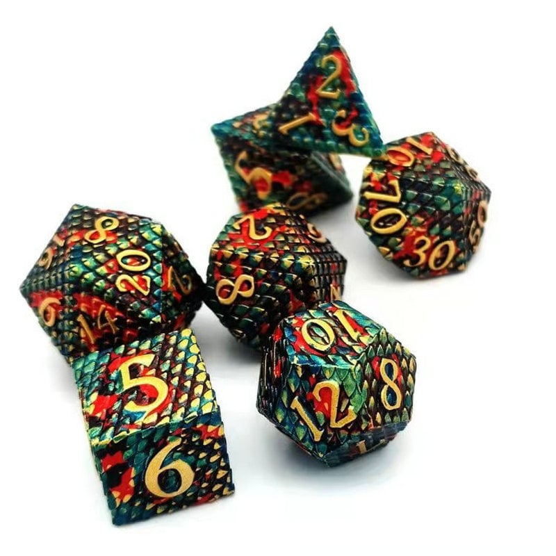 Metāla spēļu kauliņi no cinka sakausējuma, daudzfacētiska drakona zvīņu raksts, taisnstūra stila, iespējama pielāgošana, piemēroti šahām un spēlēm ar kartēm