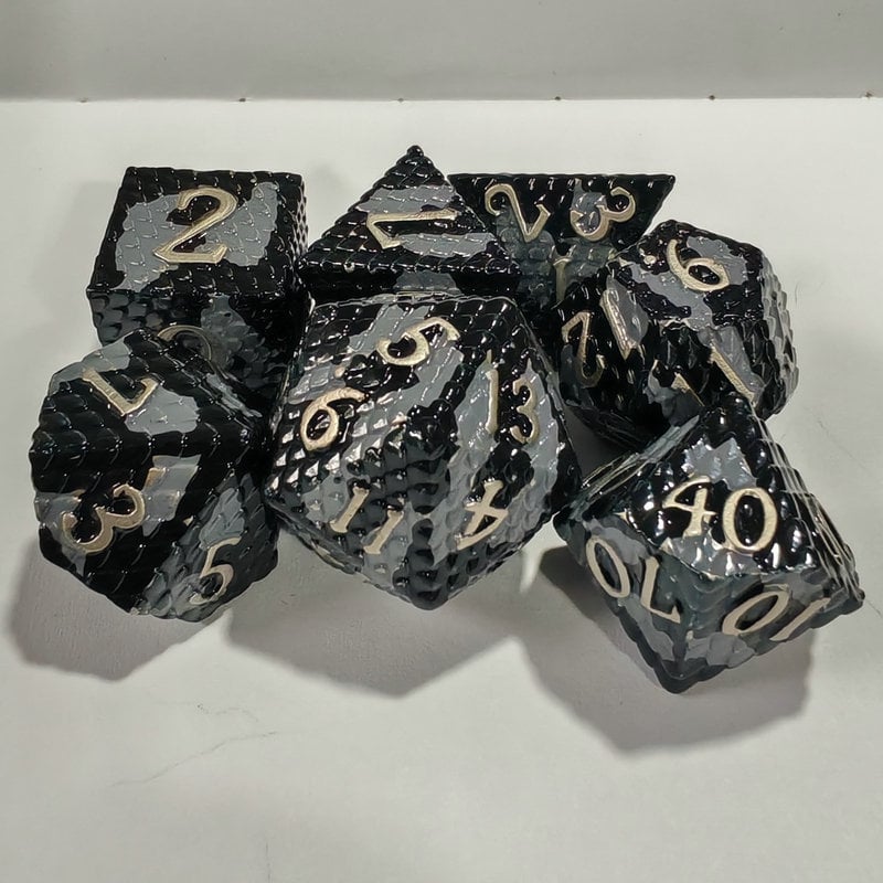 Metāla spēļu kauliņi no cinka sakausējuma, daudzfacētiska drakona zvīņu raksts, taisnstūra stila, iespējama pielāgošana, piemēroti šahām un spēlēm ar kartēm