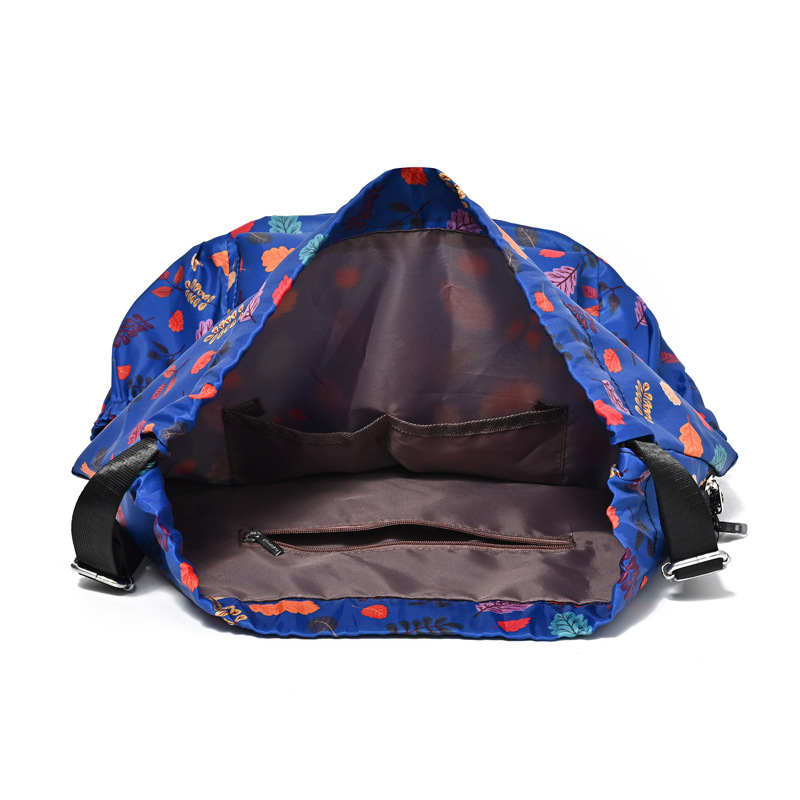 Sporta mugursoma ar šņorvāruma aizvērumu un lielu ietilpību ārējiem sporta veidiem; Oxford audums, gaisa spilvena plecu siksnas, poliesteru oderde.