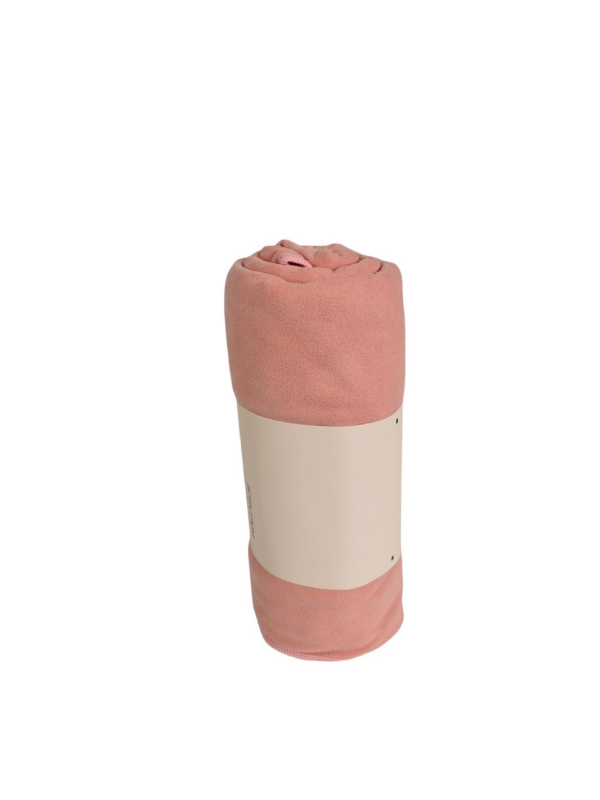 Jogas divpusējais dvieļis ar abpusēju birstēšanu, sviedru uzsūkšana, neslīd, ātri žūst (Sastāvs: mikrošķiedra; Kategorija: divpusēji berzēts jogas dvielis)