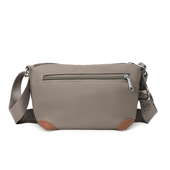 Nailona plecu soma, vertikāla kvadrāta forma, rāvējslēdzēja aizdare, iekšējās kabatas (ar rāvējslēdzēja kabatu, telefona kabatu, ID kabatu)