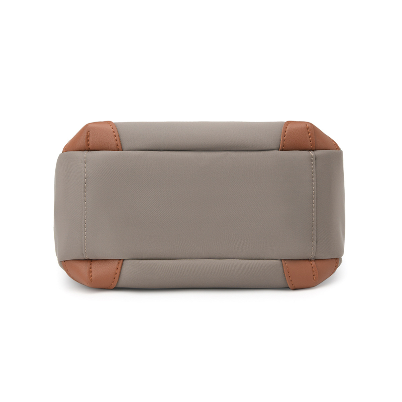 Nailona plecu soma, vertikāla kvadrāta forma, rāvējslēdzēja aizdare, iekšējās kabatas (ar rāvējslēdzēja kabatu, telefona kabatu, ID kabatu)