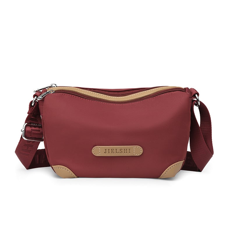 Nailona plecu soma, vertikāla kvadrāta forma, rāvējslēdzēja aizdare, iekšējās kabatas (ar rāvējslēdzēja kabatu, telefona kabatu, ID kabatu)