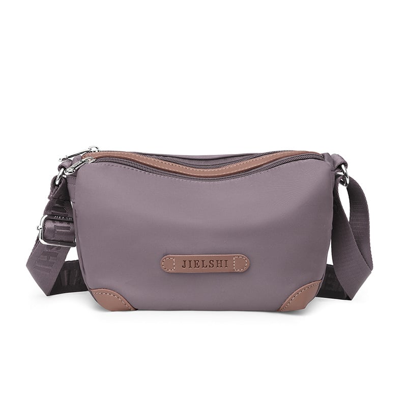 Nailona plecu soma, vertikāla kvadrāta forma, rāvējslēdzēja aizdare, iekšējās kabatas (ar rāvējslēdzēja kabatu, telefona kabatu, ID kabatu)